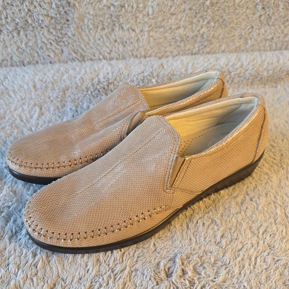 SAS Tripad Metallic Loafers Womens 9.5N Beige Slip On Shoes Made in USA - Picture 1 of 7